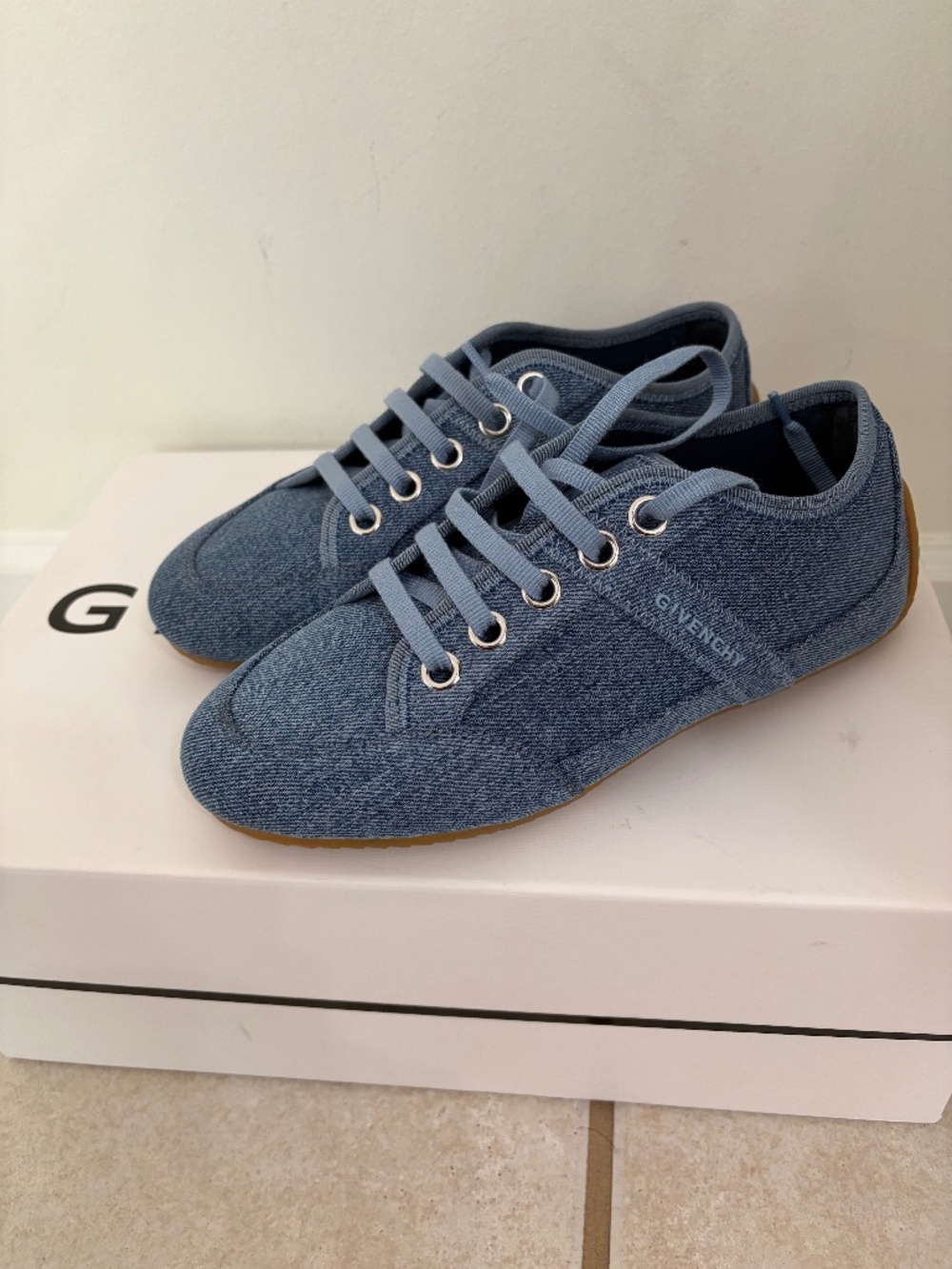 Givenchy Denim slim sneakers NEW size 36 - Picture 1 of 9